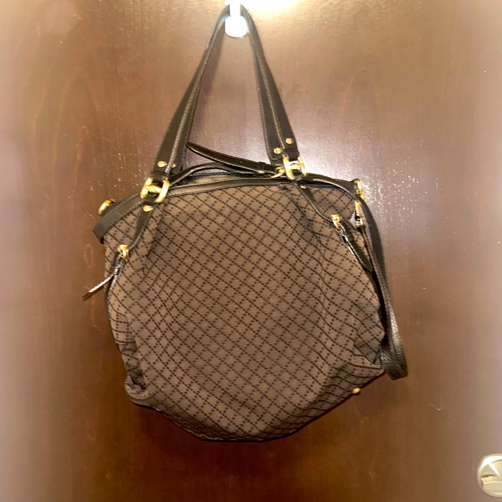 GUCCI 100 percent authentic crossbody/ hand bag -beautiful understated Gucci